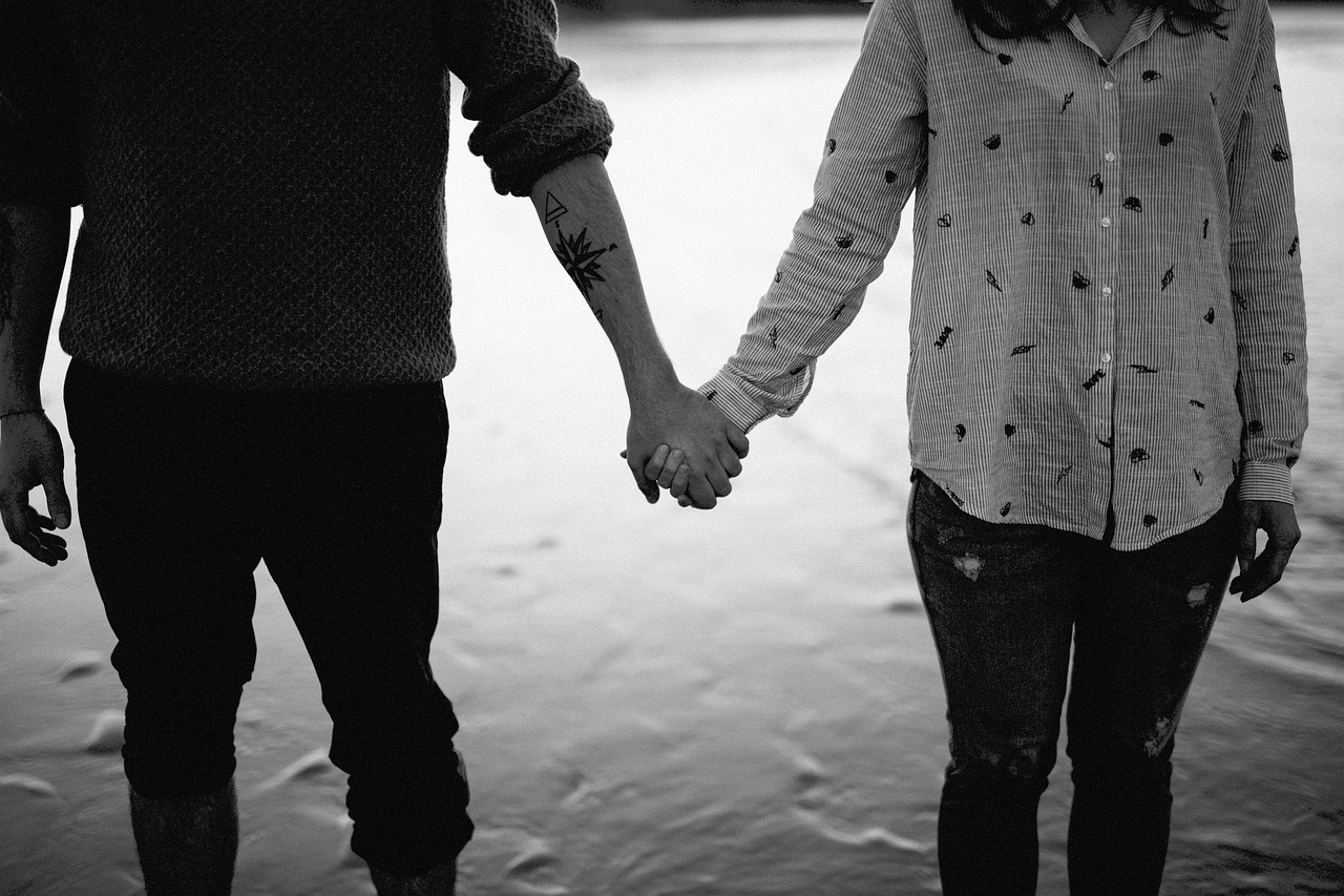 女子未婚怀双胞胎 男方不想给彩礼这个话题在近年来引起了越来越多的关注。随着社会的开放和人们观念的改变，未婚怀孕的现象已经屡见不鲜。然而，在未婚怀孕的情况下，男方是否应该给予彩礼仍然是一个有争议的问题。