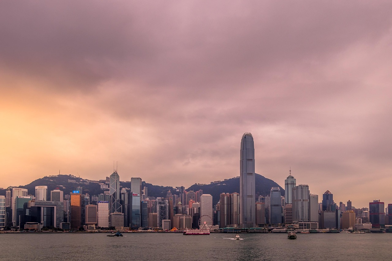 探索香港的夜生活，今晚香港出什么V？