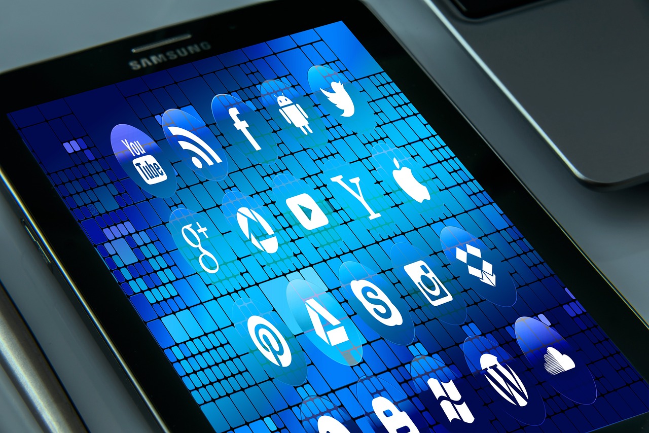 爱约app，现代社交的桥梁还是隐私的隐患？