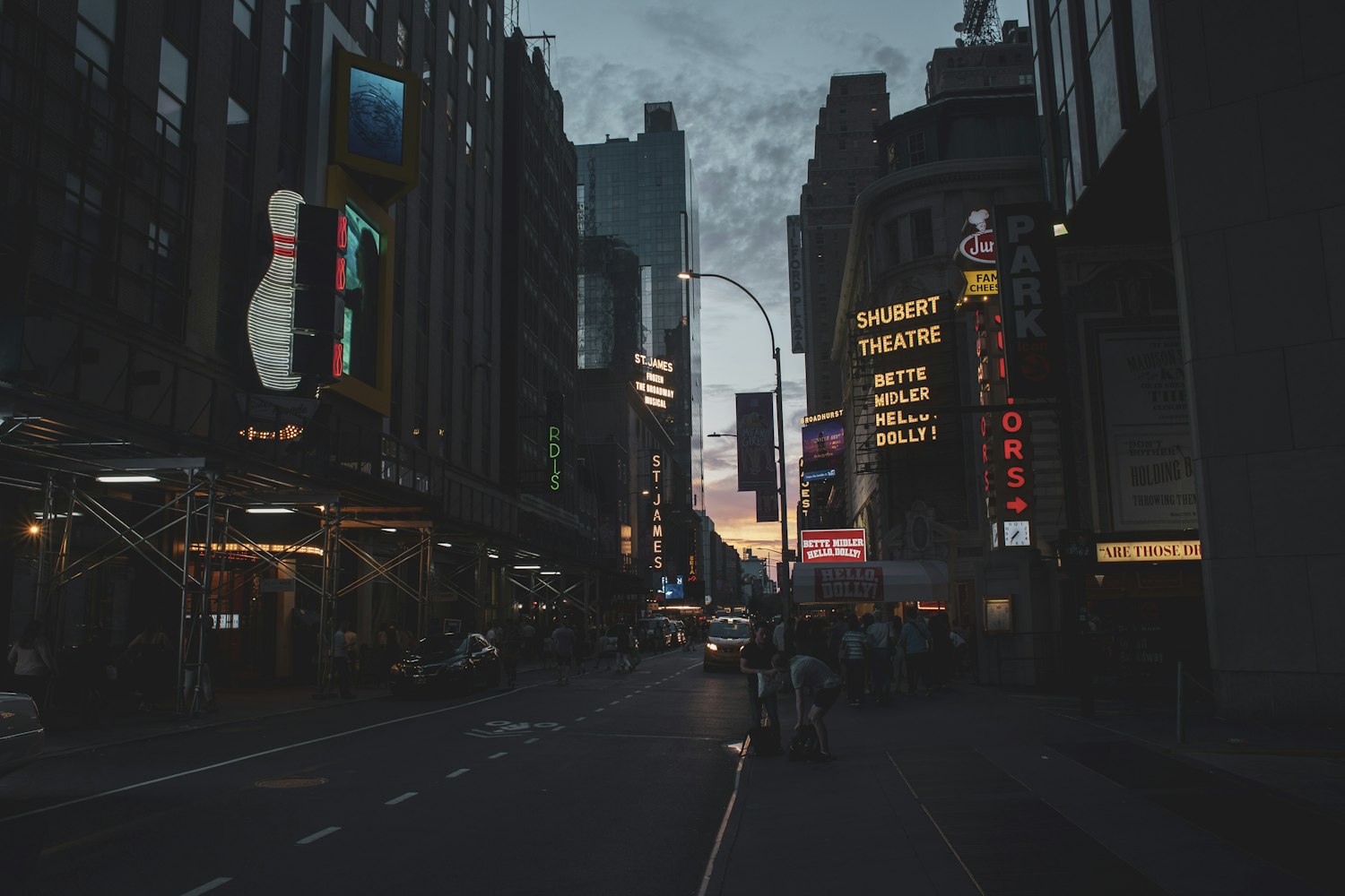 十字路口的英语表达，不仅仅是Crossroads